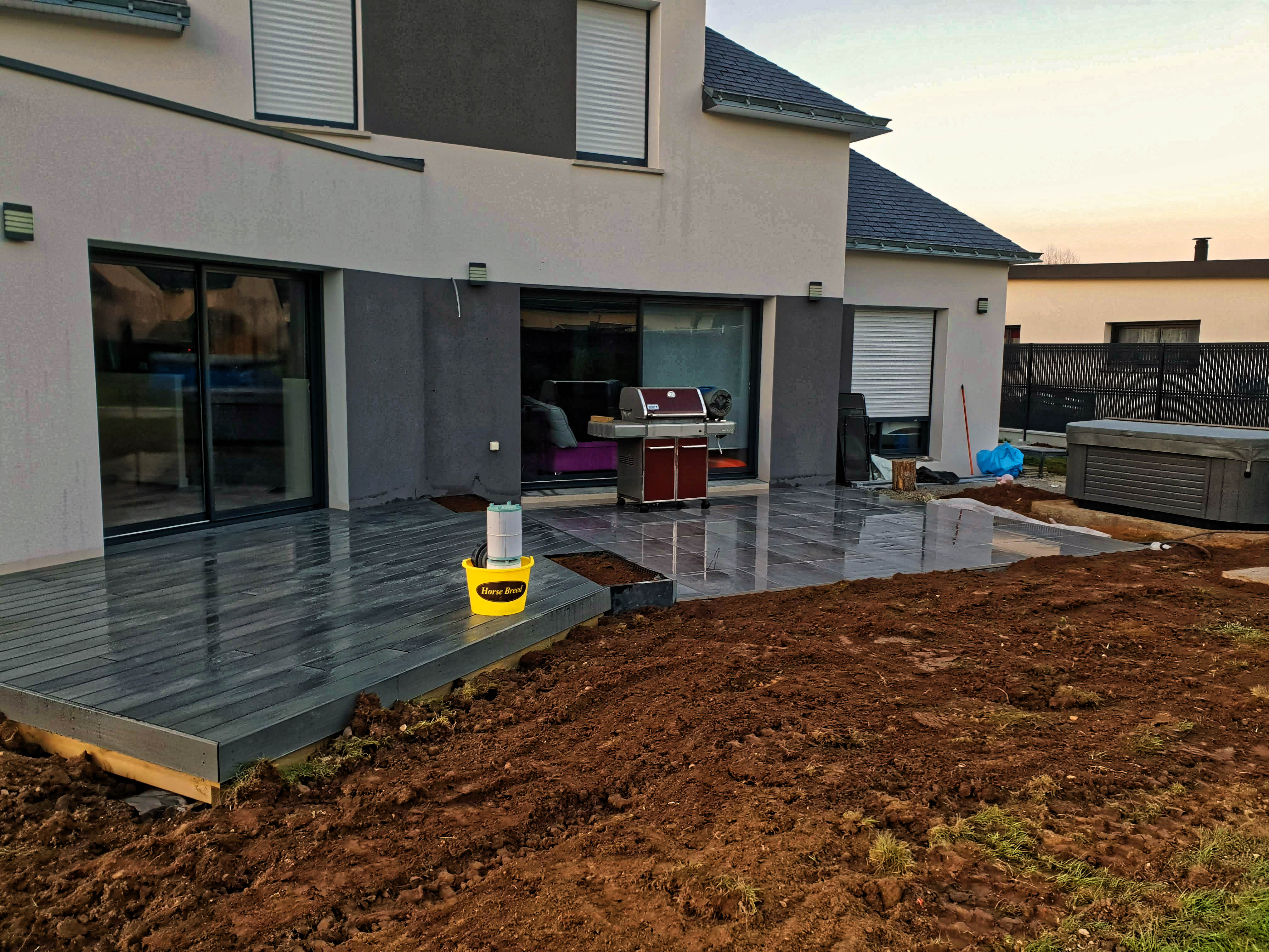 Réaménagement terrasse, bouix paysage, plouay, morbihan, spa, clôture, kit occultation, céramique, ardoise