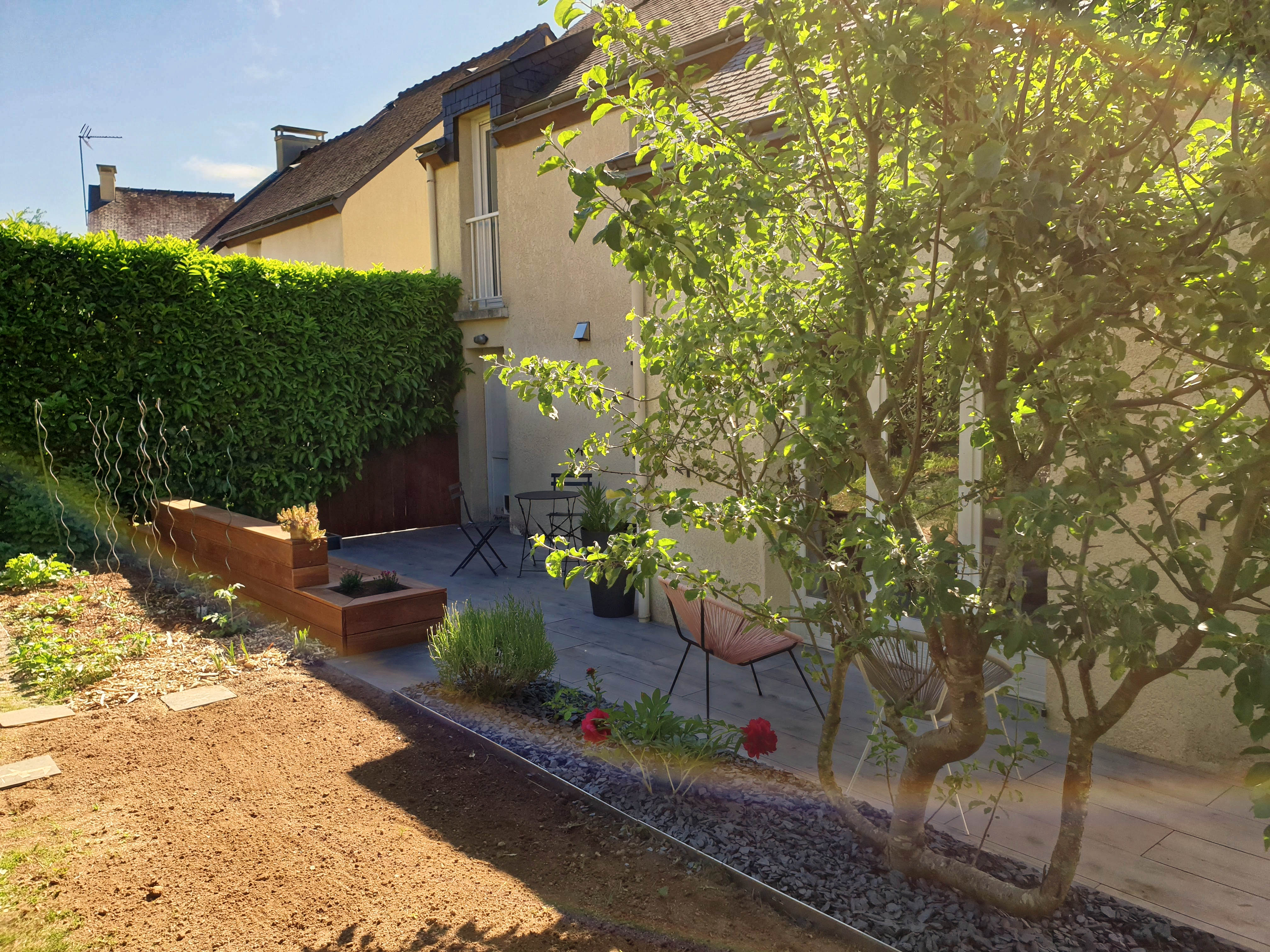 Bouix Paysage, Paysagiste breton, morbihan, amenagement, ameganement terrasse, aménagement, aménagement terrasse, bois, pierre, Pontivy